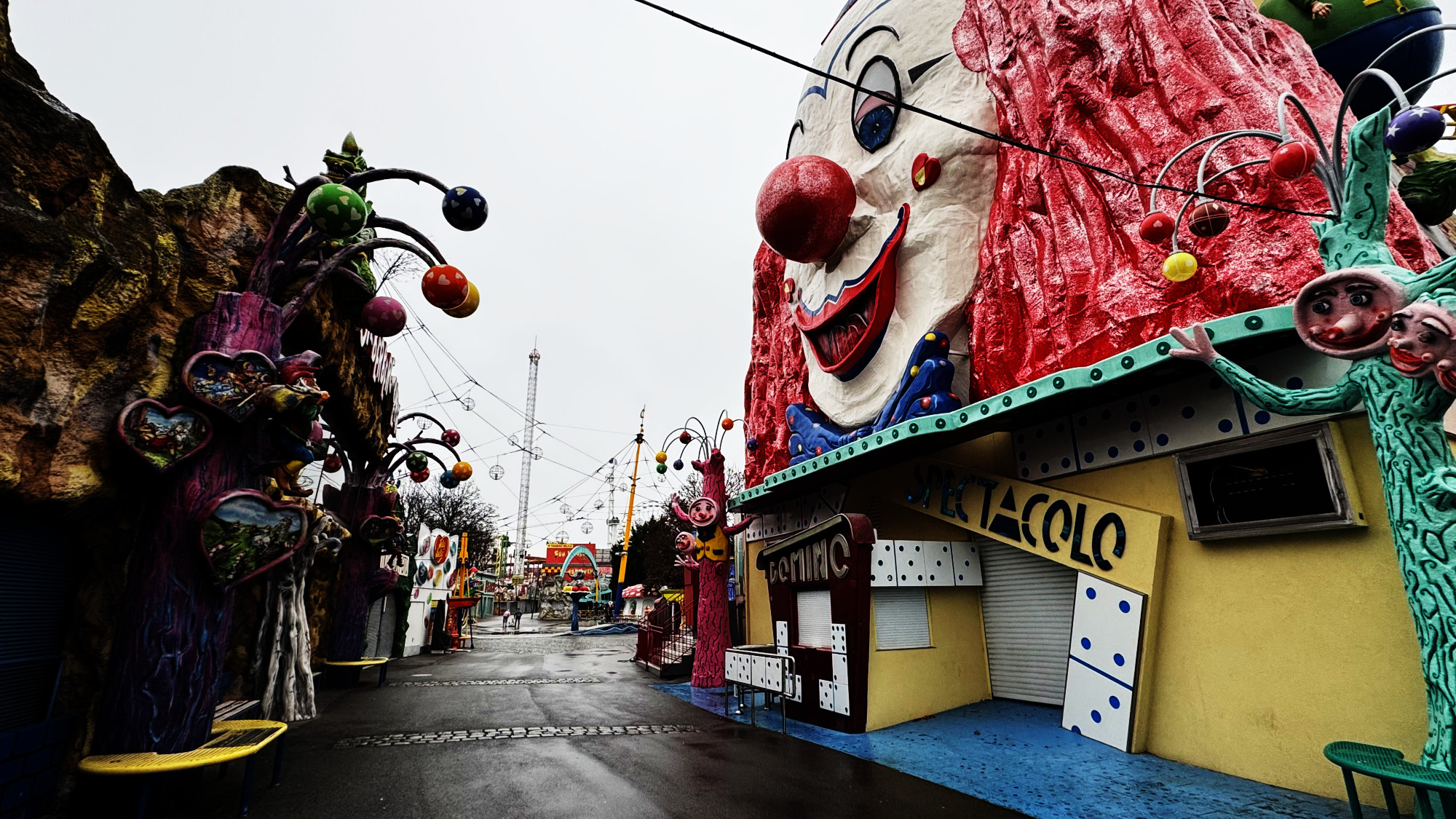 Clown im leeren Prater